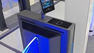 Ein genauerer Blick: Automatisches Infrarot-Anti-Clip-Klappen-Absperrgitter aus Aluminiumlegierung LA2218